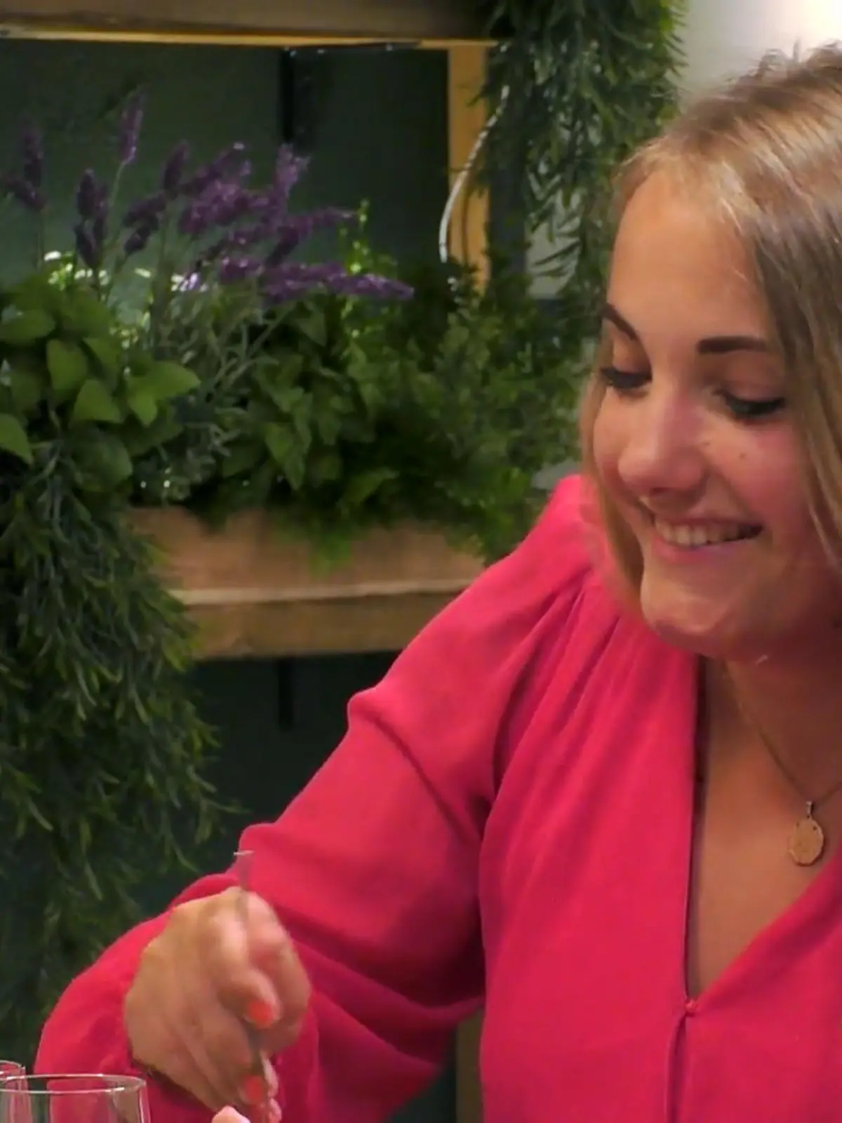 Bild zu: "Timo tastet sich charmant vor"