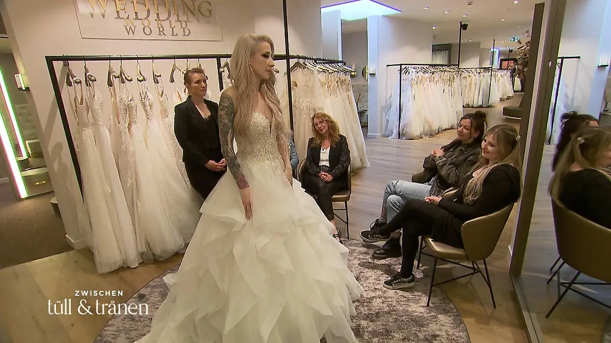 Tina sucht Janas Wow-Kleid Rockig und extravagant