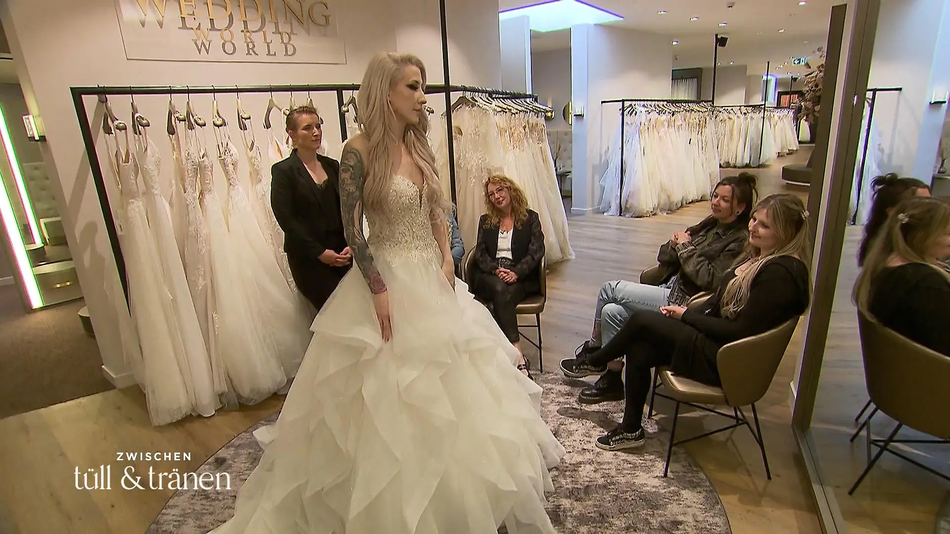 Tina sucht Janas Wow-Kleid Rockig und extravagant