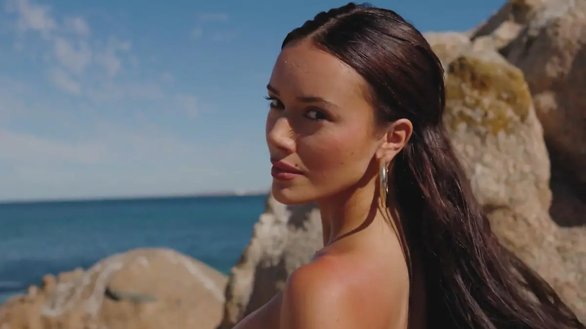 Nackt am Traumstrand! Ex von GZSZ-Star erfüllt sich ihren Playboy-Traum Model Hanna Weig spricht über Selbstliebe
