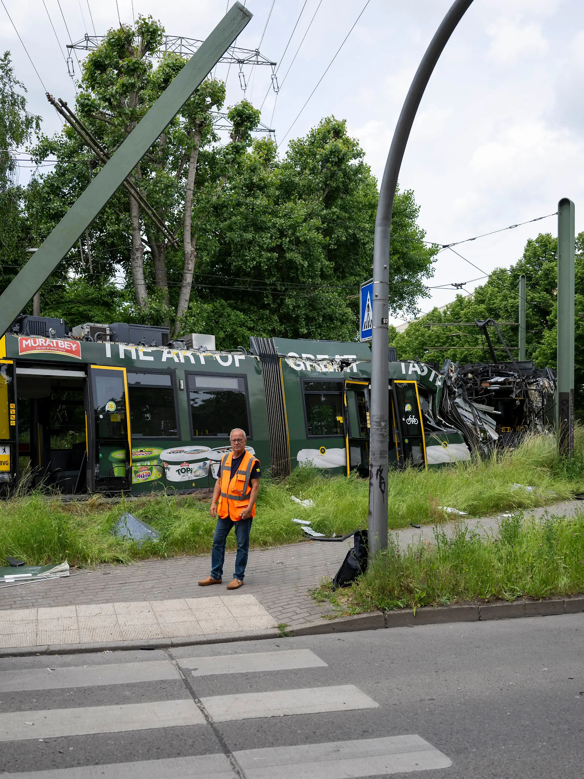 Bild zu: "20 Verletzte bei Straßenbahnunfall in Berlin"