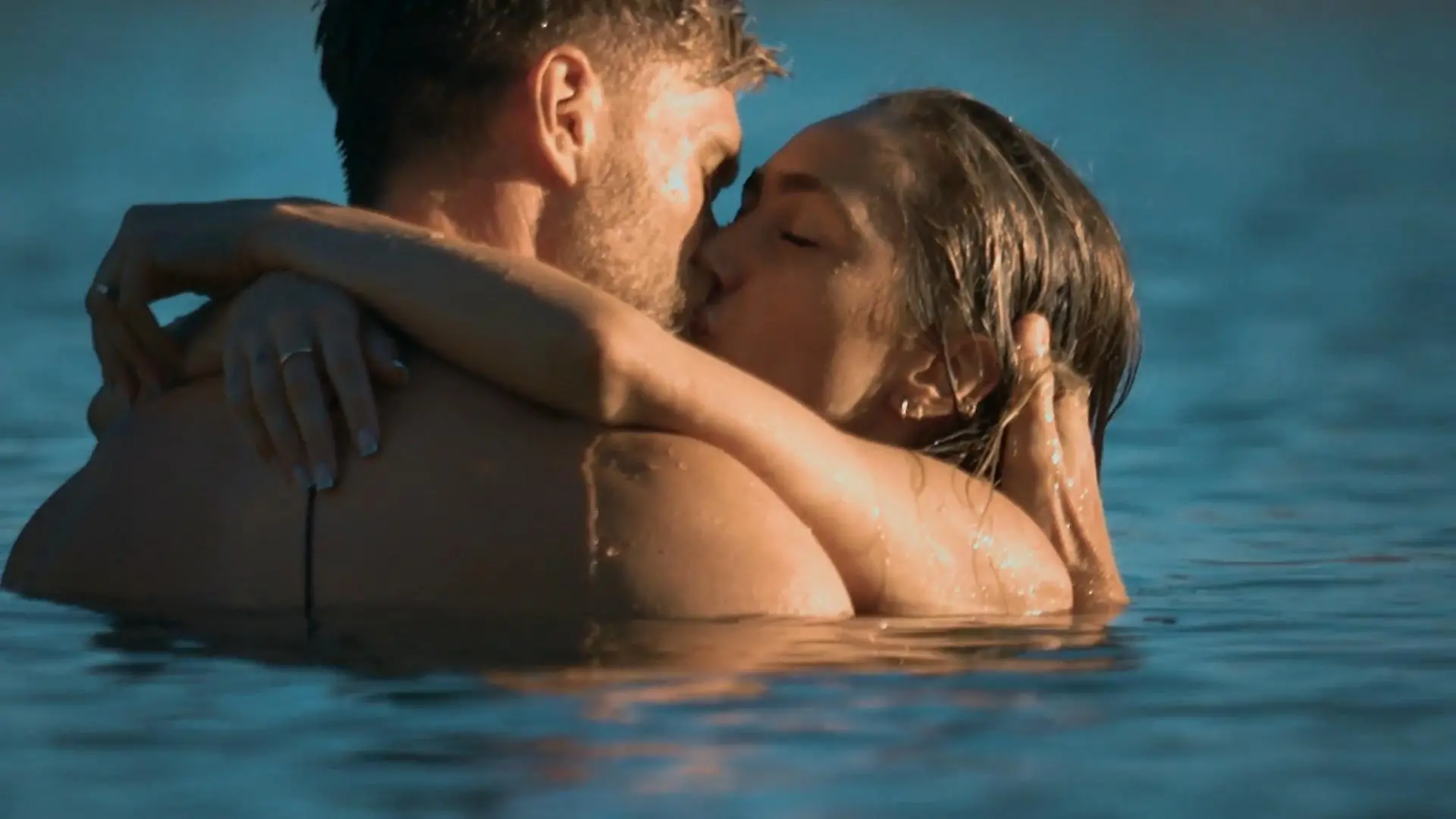 Bild von Hier stimmt einfach alles! Sebastian und Nadja küssen sich zum ersten Mal