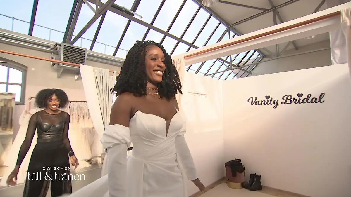 Esther möchte ein schlichtes Kleid tragen Mama will Glitzer!