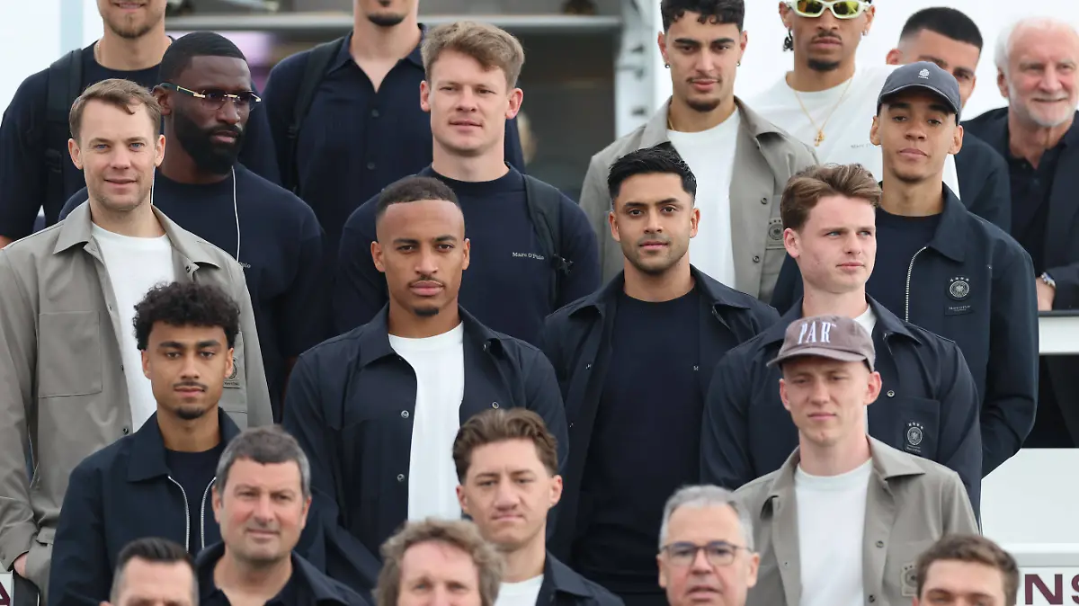 Abflug der Deutschen Fussball Nationalmannschaft vom Flughafen Frankfurt mit Lufthansa Flieger LH 434 zur Weltmeisterschaft 2026 in die USA nach Chicago,
