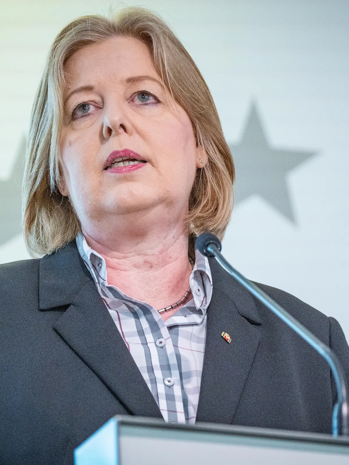 Bärbel Bas, Bundesministerin für Arbeit und Soziales, hält eine Rede