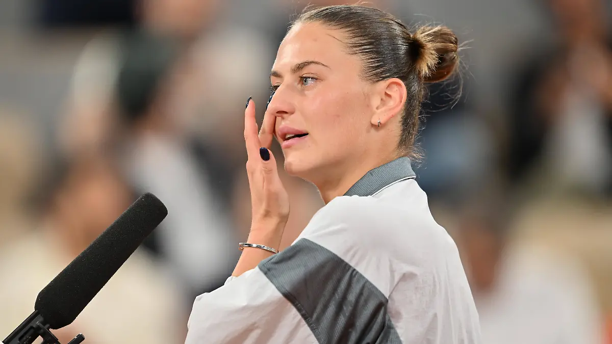 2026 French Open, Roland-Garros - Day 10 PARIS, FRANCE - JUNE 2: Marta Kostyuk of Ukraine gestures after winning against Elina Svitolina not seen of Ukraine during the women s singles quarter-final match on the tenth day of the French Open at Roland Garros in Paris, France, on June 2, 2026. Mustafa Yalcin / Anadolu Paris France. Editorial use only. Please get in touch for any other usage. PUBLICATIONxNOTxINxTURxUSAxCANxUKxJPNxITAxFRAxAUSxESPxBELxKORxRSAxHKGxNZL Copyright: x2026xAnadoluxMustafaxYalcinx