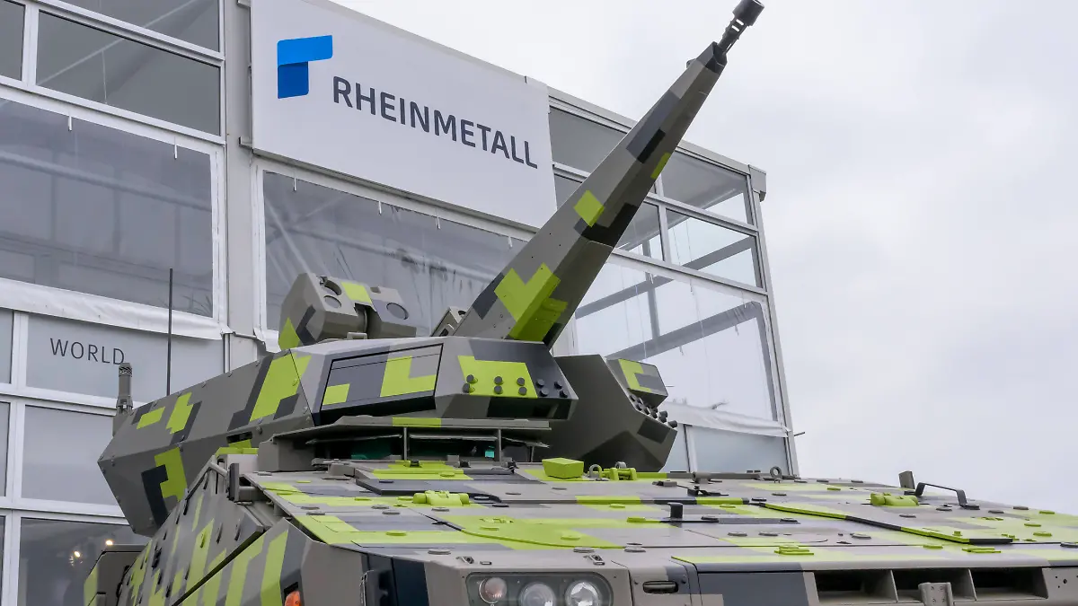 Flak-Panzer Skyranger 30 - Rheinmetall, GER, Berlin, ILA 2024, ILA Berlin 2024, Rundgang, Blick hinter die Kulissen, Besichtigung vor der Eroeffnung, Berlin ExpoCenter Airport, Berlin, Schoenefeld, Selchow, 03.06. 2024, *** Flak Tank Skyranger 30 Rheinmetall, GER, Berlin, ILA 2024, ILA Berlin 2024, Tour, Look behind the scenes, Tour before the opening, Berlin ExpoCenter Airport, Berlin, Schoenefeld, Selchow, 03 06 2024, Copyright: HMBxMedia/UwexKoch