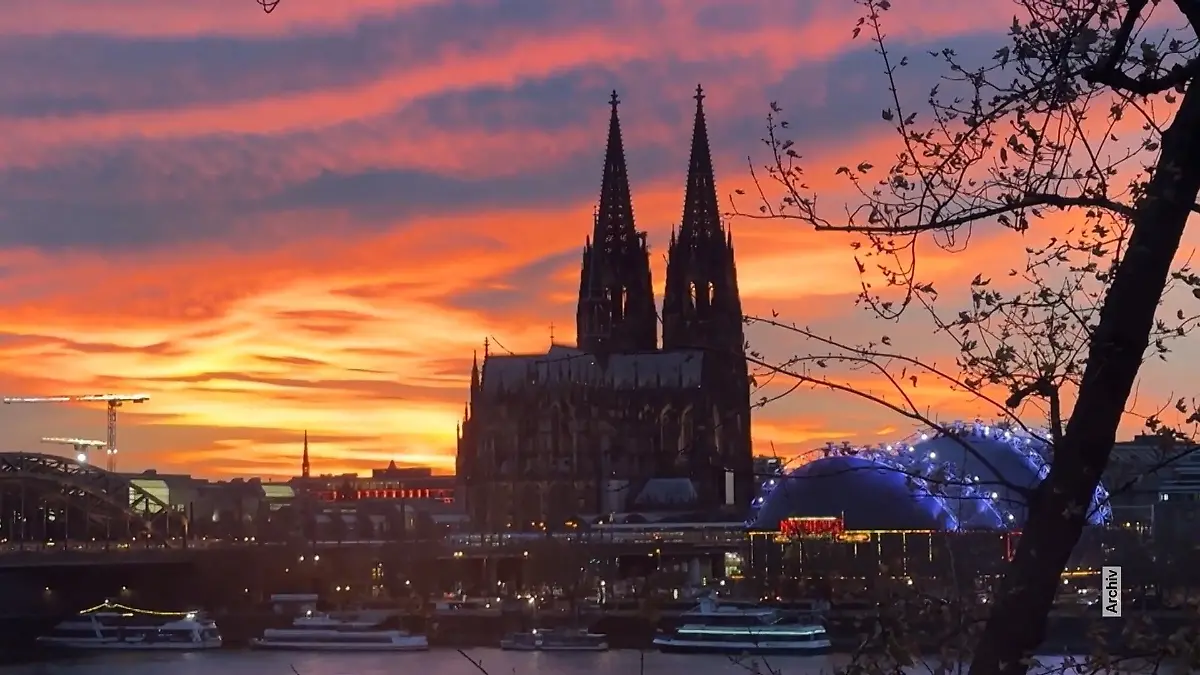 12 Euro Eintritt für den Kölner Dom Geld von Touris