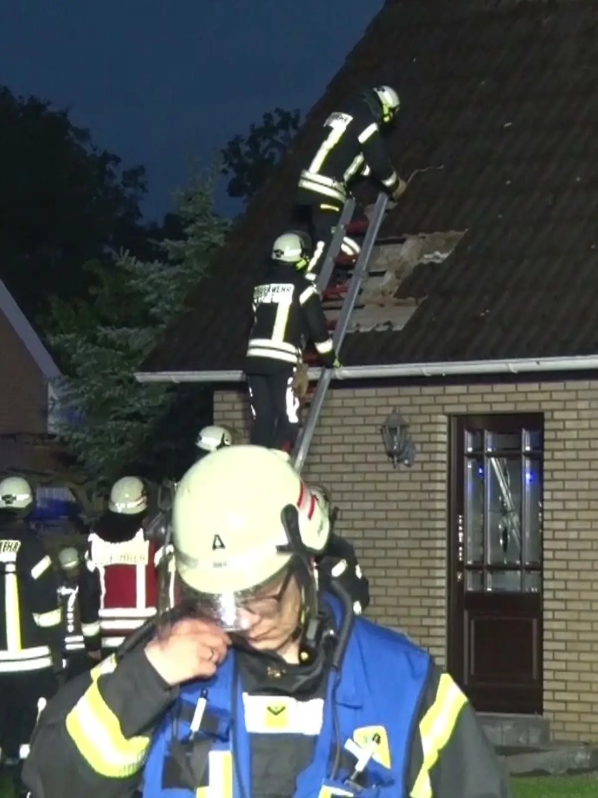 Bild zu: "Mutige Ersthelfer retten Jungen"