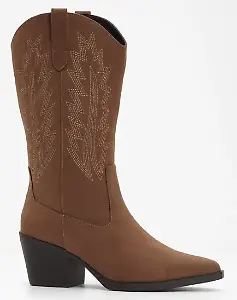 Modischer Stiefel mit dekorativer Ziernaht im Cowboy-Look