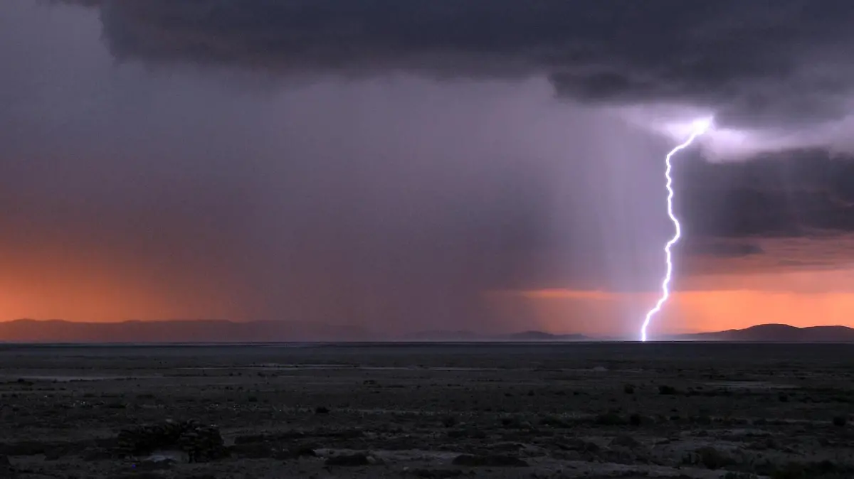 Bildnummer: 57757947 Datum: 24.02.2012 Copyright: imago/imagebroker
Gewitterhimmel im Sonnenuntergang mit Blitz, Salar de Uyuni, Lipez, Bolivien, Südamerika xdp x0x 2012 quer Aufmacher Abend Abendlicht Abendröte Abendroete Abendrot abends Abendstimmung Amerika amerikanisch amerikanische amerikanischer amerikanisches Atmosphäre atmosphärisch atmosphärische atmosphärischer atmosphärisches Atmosphaere atmosphaerisch atmosphaerische atmosphaerischer atmosphaerisches außen Außenaufnahme aussen Aussenaufnahme Aussenaufnahmen bedeckt bedeckte bedeckter bedecktes bedrohlich bedrohliche bedrohliches bedrolicher bewölkt bewölkte bewölkter bewölktes bewoelkt bewoelkte bewoelkter bewoelktes Blitz Blitze Blitzschläge Blitzschlaege Blitzschlag bolivianisch bolivianische bolivianischer bolivianisches Bolivien düster düstere düsterer düsteres de dramatisch dramatische dramatischer dramatisches draußen draussen duester duestere duesterer duesteres dunkel dunkle dunkler dunkles Ebene Ebenen Gewitter Gewitterhimmel Gewitterstürme Gewitterstimmung Gewitterstuerme Gewittersturm Gewitterwolke Gewitterwolken im Lipez menschenleer mit niemand Regenwolke Regenwolken Südamerika südamerikanisch südamerikanische südamerikanischer südamerikanisches Salar Sonnenuntergänge Sonnenuntergaenge Sonnenuntergang Stimmung Stimmungen stimmungsvoll stimmungsvolle stimmungsvoller stimmungsvolles Suedamerika suedamerikanisch suedamerikanische suedamerikanischer suedamerikanisches Uyuni Wetter Wetterphänomen Wetterphaenomen Witterung Wolke Wolken wolkenverhangen wolkenverhangene wolkenverhangener wolkenverhangenes
57757947 Date 24 02 2012 Copyright Imago image broker Thunderstorms sky in Sunset with Flash Salar de Uyuni Lipez Bolivia South America XDP x0x 2012 horizontal Highlight Evening Evening light Abendröte Abendroete Sunset evenings Abendstimmung America American American American American Atmosphere atmospheric atmospheric atmospheric atmospheric Atmosphere atmospheric atmospheric atmospheric atmospheric exterior Outside view exterior Outside view Outside overcast covered covered covered threatening threatening threatening bedrolicher Cloudy Cloudy cloudy bewölktes bewoelkt cloudy cloudy cloudy Flash Flashes Lightning strikes blitzschlaege Lightning bolivianisch Bolivia niche Bolivian Bolivianisches Bolivia bleak gloomy darker gloomy de dramatically Dramatic Dramatic Dramatic outside outside bleak bleak bleak bleak dark dark darker dark Level Levels Thunderstorm Thunderstorms sky Thunder storms Thunderstorms mood Gewitterstuerme Thunderstorms tower Thunderstorm cloud Thunderstorm clouds in Lipez deserted with Nobody Rain cloud Rain clouds South America südamerikanisch South American South American South American Salar Sunsets Sunsets Sunset Mood Moods Full mood Full mood Full mood Full mood South America South American South American South American Uyuni Weather Weather phenomenon Weather Cloud Clouds wolkenverhangen Wolkenverhangene Wolkenverhangener Wolkenverhangenes