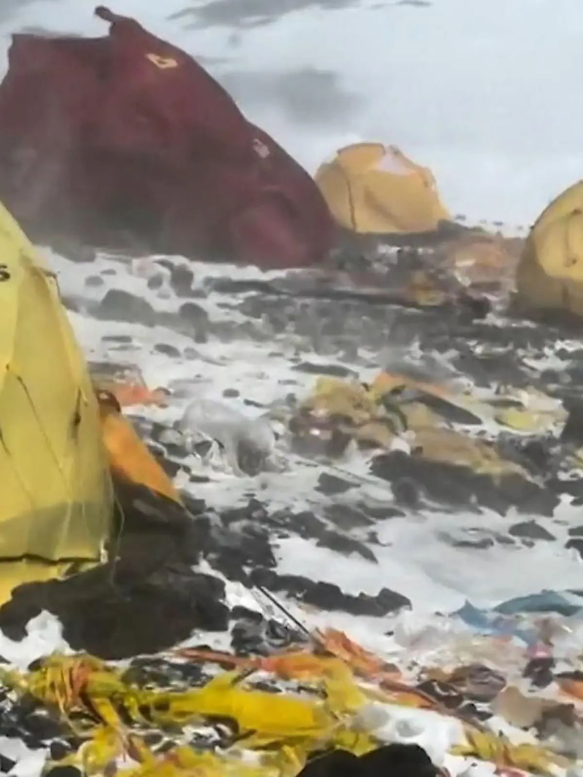 Bild zu: "Todeszone am Mount Everest wird zum höchsten Müllberg der Welt"