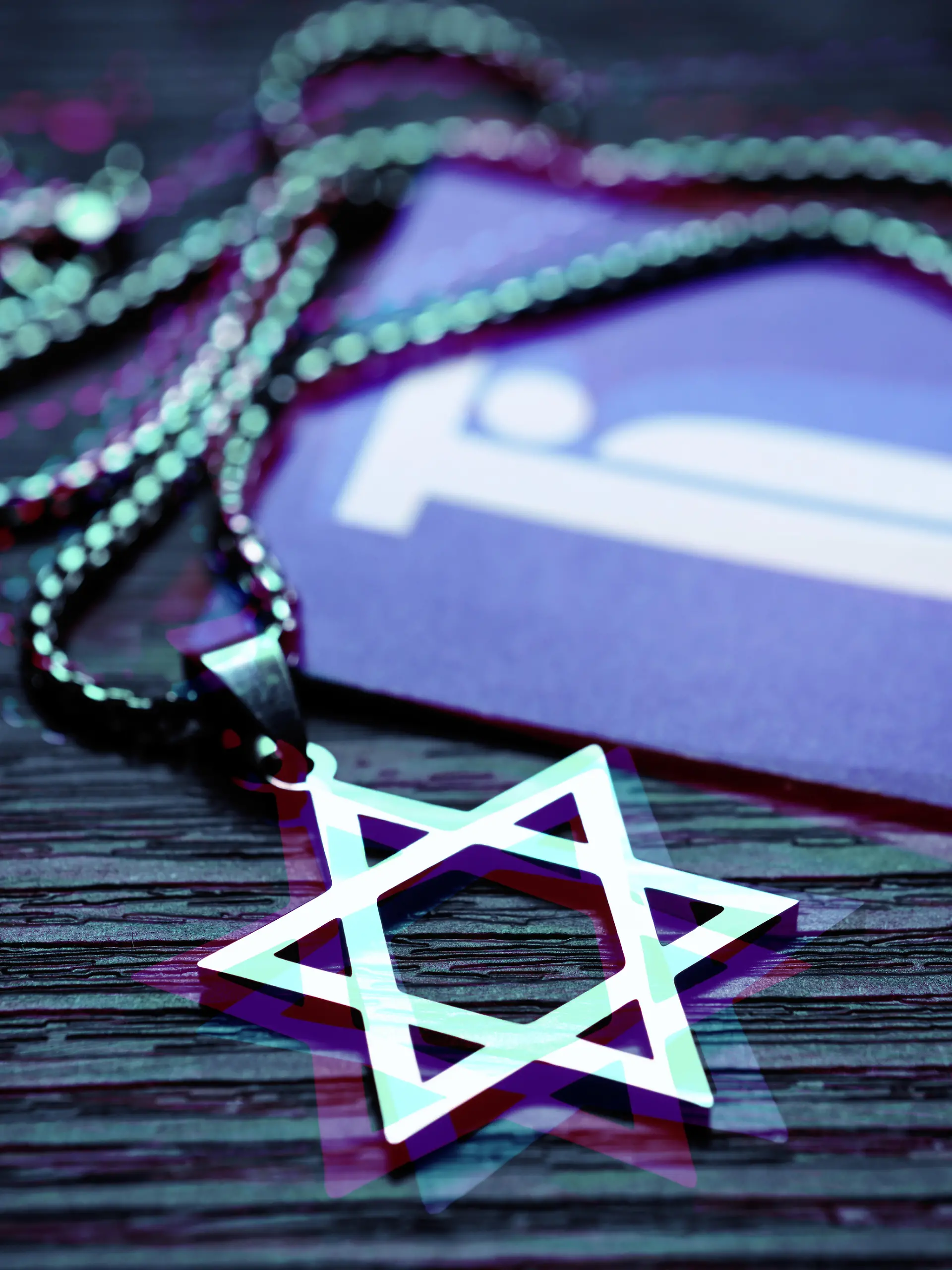 Kette mit Davidstern und Hotel-Symbol, Antisemitismusvorwürfe und Geständnis von Gil Ofarim