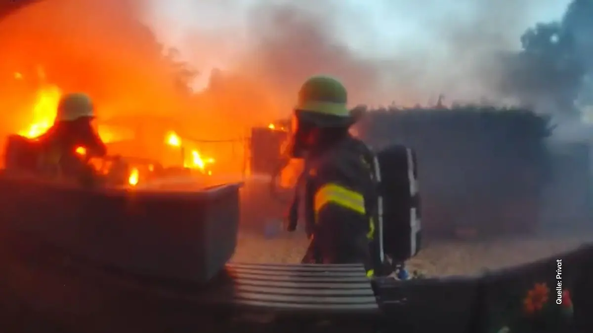 Großbrand zerstört Stellplätze auf Campingplatz Feuer in Niederkrüchten
