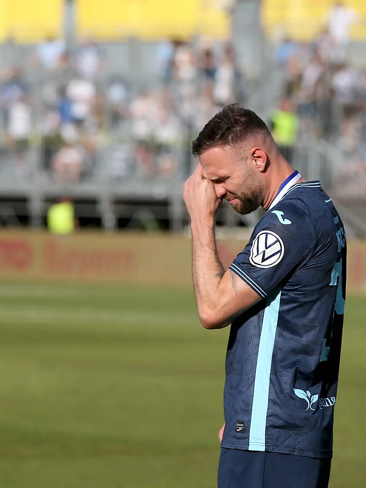 23.05.2026, xfsx, Herren, Fussball, Saison 2025/2026, BFV Verbandspokal, Finale: FC Wuerzburger Kickers - TSV 1860 Muenchen v.li.: Loris Husic TSV 1860 Muenchen, Patrick Hobsch TSV 1860 Muenchen enttaeuscht schauend, Enttaeuschung, disappointed, Xaver Kiefersauer TSV 1860 Muenchen Wuerzburg AKON ARENA Bayern Deutschland *** 23 05 2026, xfsx, Herren, Fußball, Saison 2025 2026, BFV Verbandspokal, Finale FC Wuerzburger Kickers TSV 1860 Muenchen v li Loris Husic TSV 1860 Muenchen , Patrick Hobsch TSV 1860 Muenchen enttaeuschtend schauen, Enttaeuschtung, disappointed, Xaver Kiefersauer TSV 1860 Muenchen Wuerzburg AKON ARENA Bayern Deutschland
