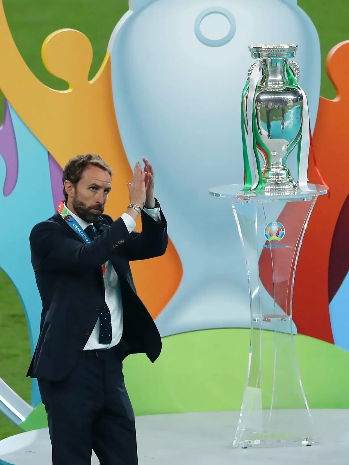  London, England, 11th July 2021. Gareth Southgate manager of England walks past the trophy during the UEFA EURO, EM, Europameisterschaft,Fussball 2020 final at Wembley Stadium, London. Picture credit should read: David Klein / Sportimage PUBLICATIONxNOTxINxUK SPI-1094-0175