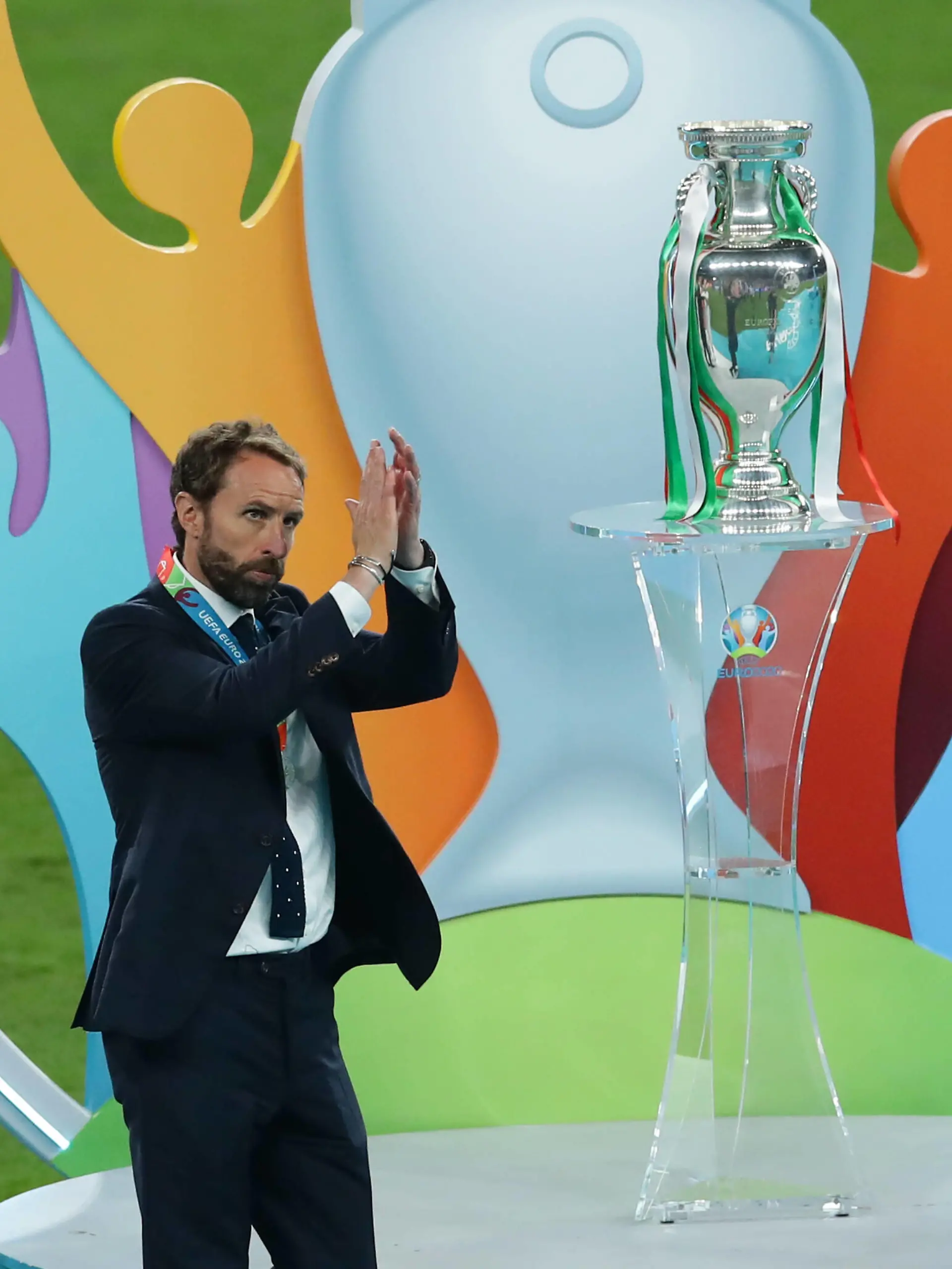  London, England, 11th July 2021. Gareth Southgate manager of England walks past the trophy during the UEFA EURO, EM, Europameisterschaft,Fussball 2020 final at Wembley Stadium, London. Picture credit should read: David Klein / Sportimage PUBLICATIONxNOTxINxUK SPI-1094-0175