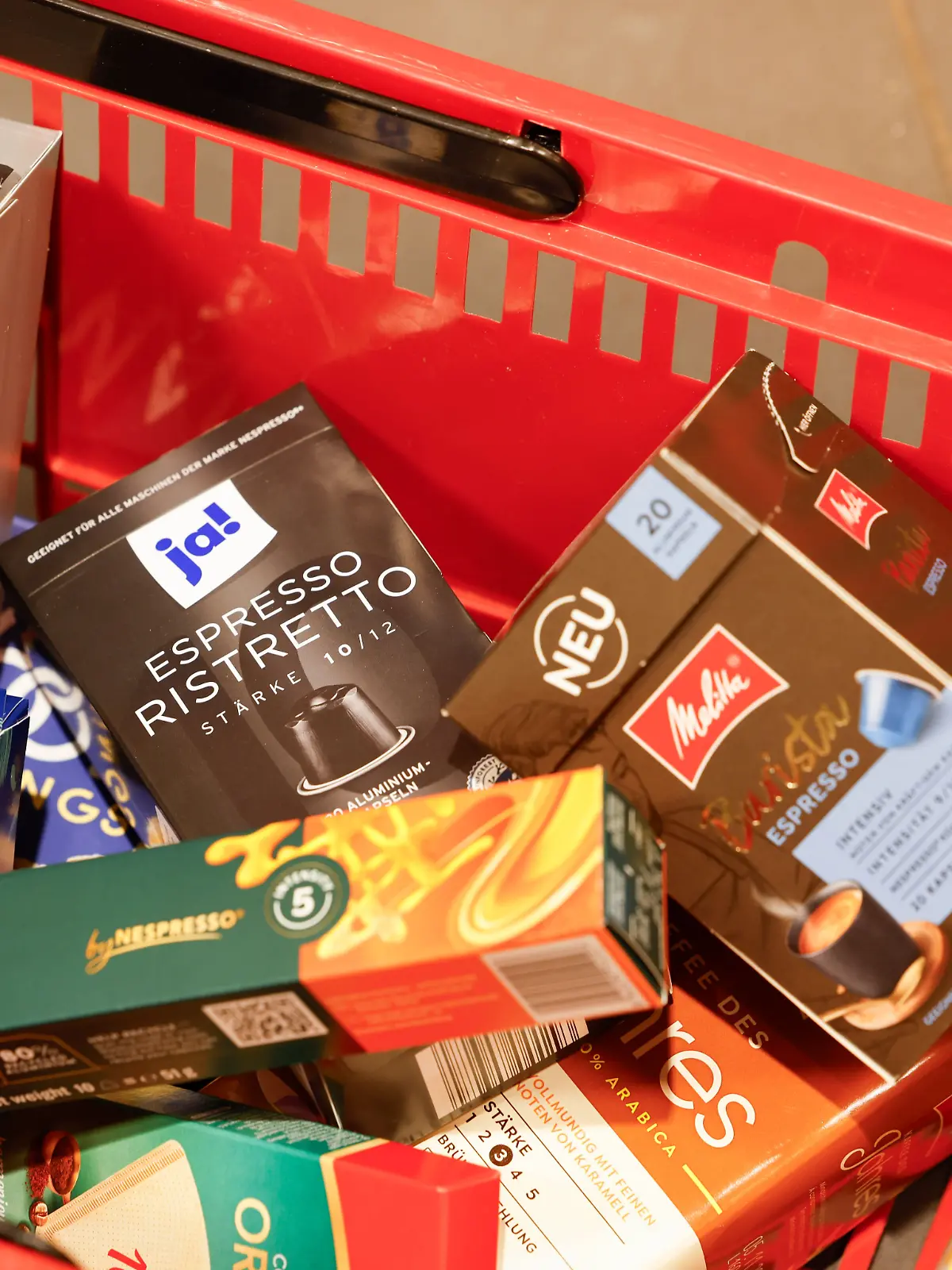 Immer mehr Verbraucher greifen zur günstigeren Eigenmarke. Markenprodukte landen häufig nur noch dann im Einkaufswagen, wenn sie im Angebot sind.