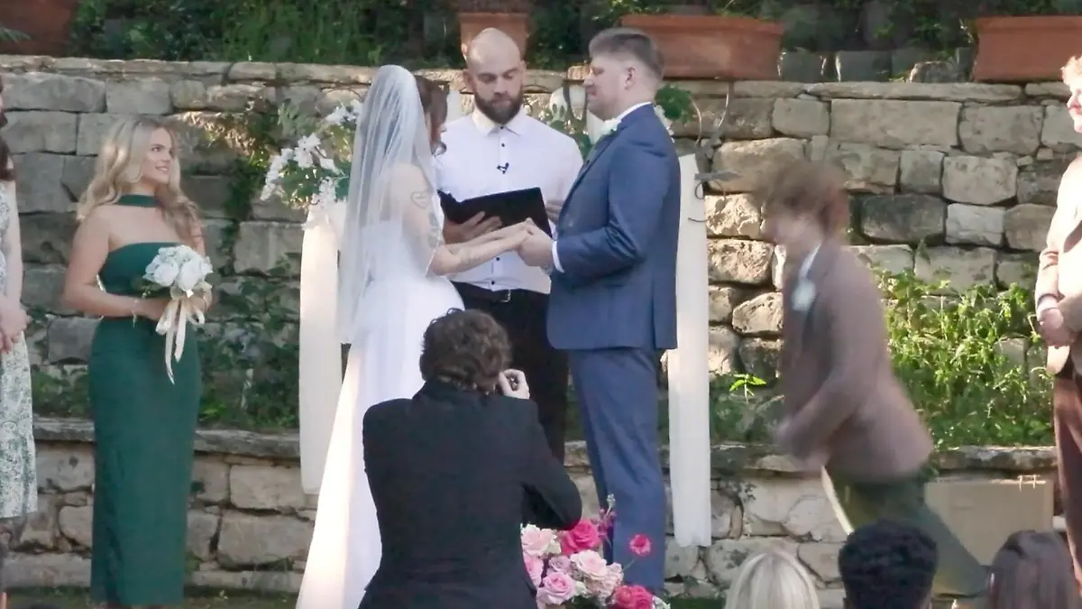 Ohnmächtig beim Jawort! Trauzeuge kippt um – doch ER macht einfach weiter Hochzeit mit Hindernissen