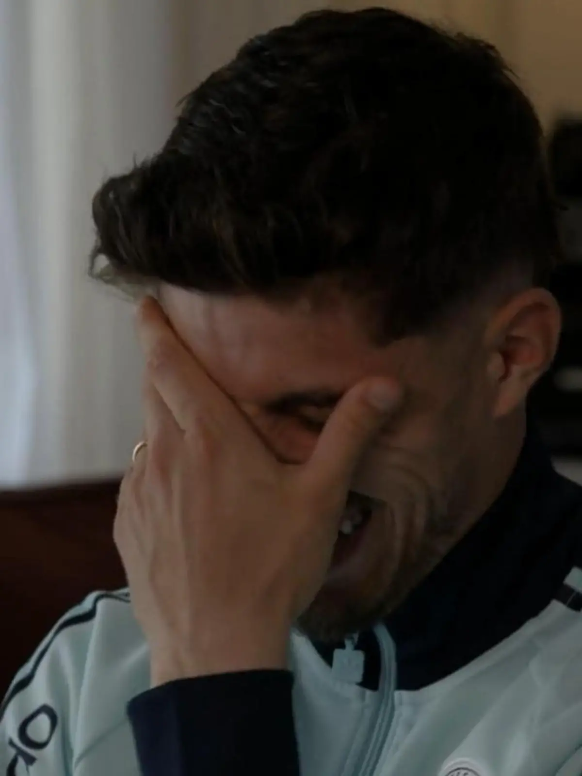 Bild zu: "DIESER Nationalspieler landet im Playboy – und ist ziemlich verlegen!"