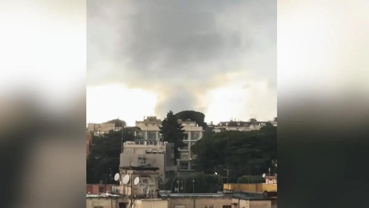 Naturgewalt über Rom! Tornado fegt durch die italienische Hauptstadt Bäume entwurzelt, Gebäude beschädigt