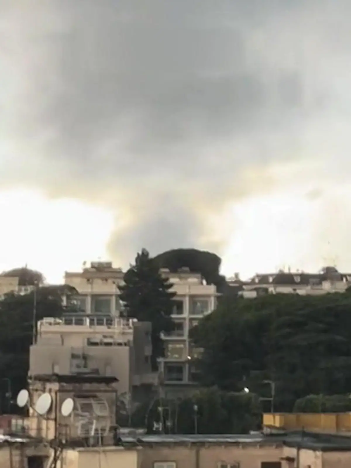 Bild zu: "Naturgewalt über Rom! Tornado fegt durch die italienische Hauptstadt"