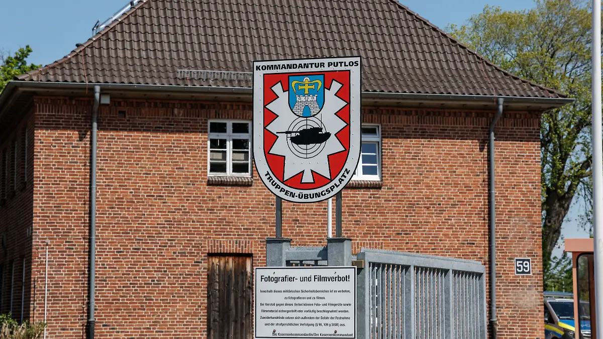 Blick auf den Eingangsbereich zur Wagrienkaserne und zum Truppenübungsplatz Putlos, wo ein Bundespolizist beim Schießtraining tödlich verletzt wurde. (zu dpa: «Tödlicher Unfall bei GSG 9: Polizist vertauschte Munition») +++ dpa-Bildfunk +++