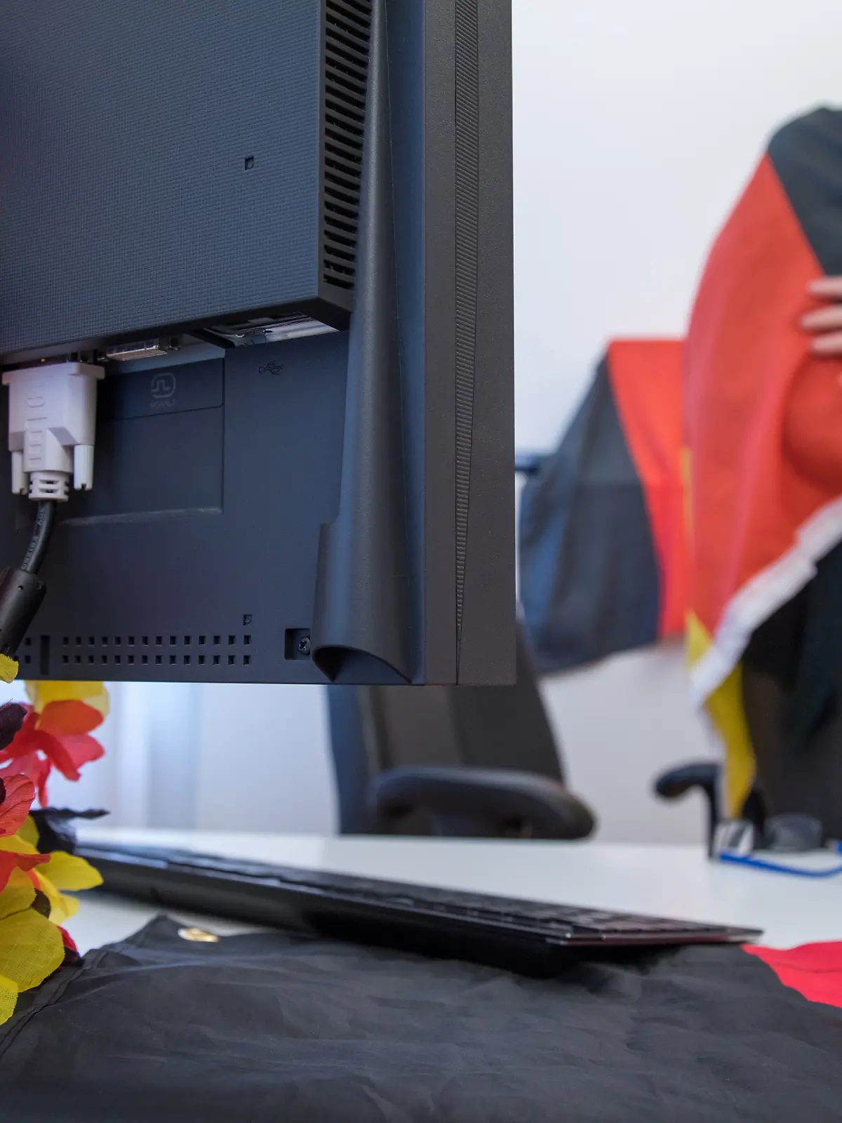 Bild zu: "WM-Fieber im Büro! Diese Fehler können euch den Job kosten"