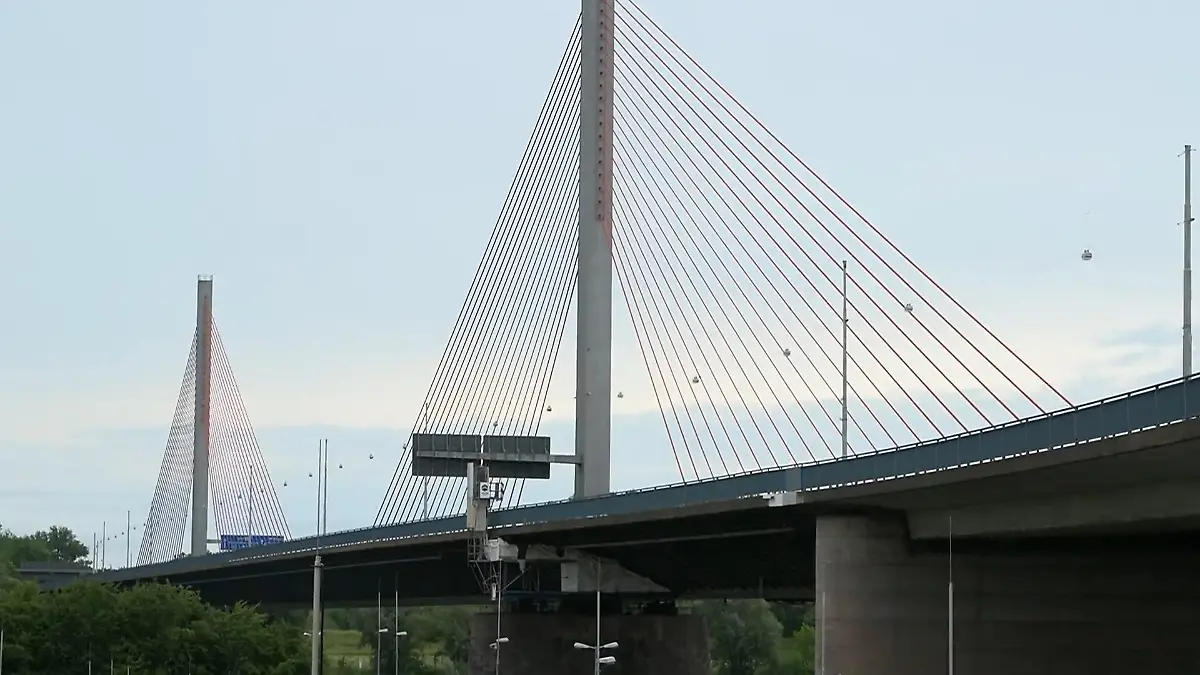Sperrung der Bonner Nordbrücke sorgt für Chaos Fähren, Umwege, Stau