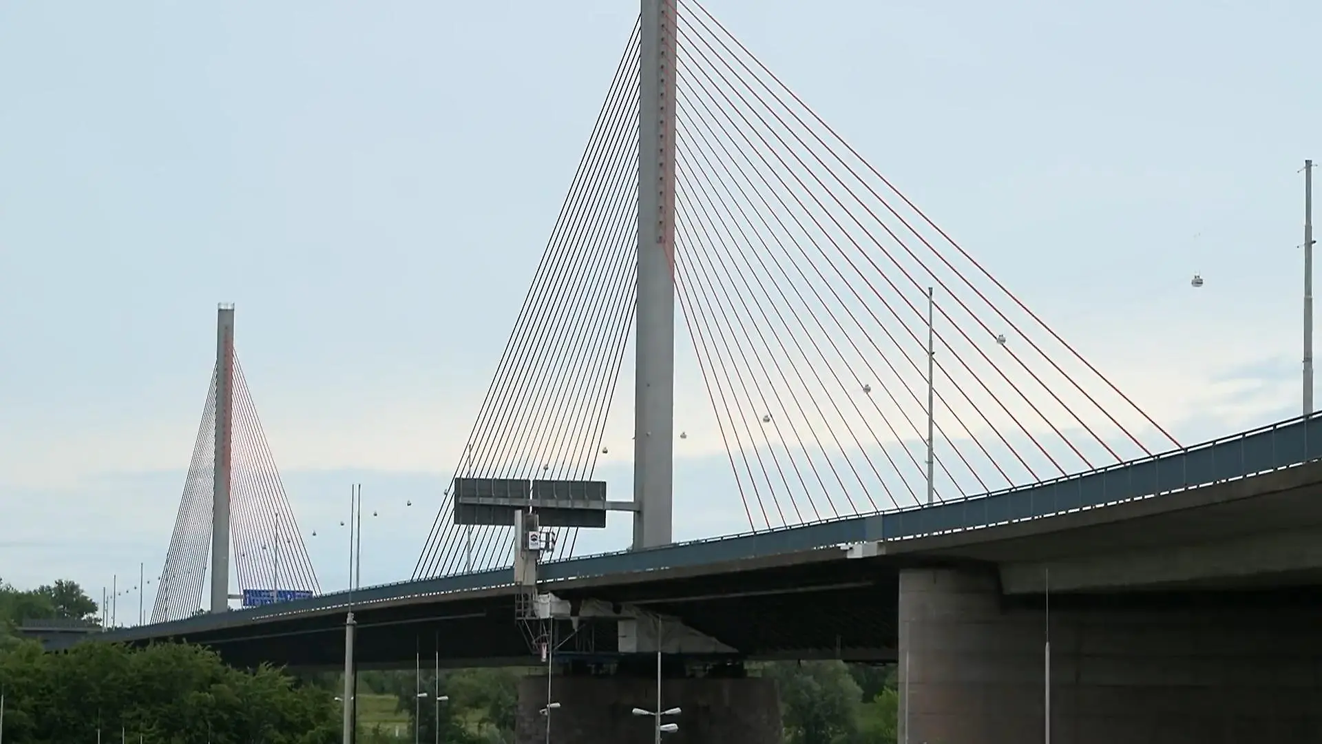 Sperrung der Bonner Nordbrücke sorgt für Chaos Fähren, Umwege, Stau