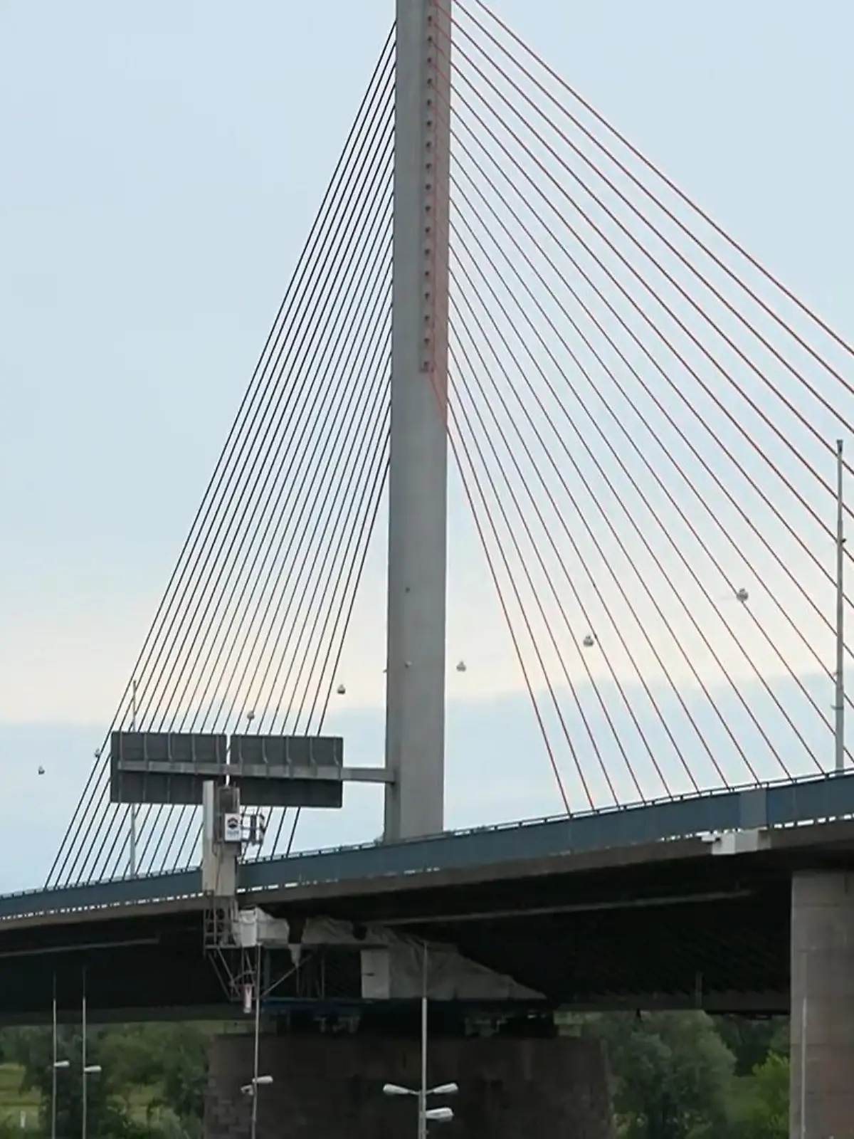 Bild zu: "Sperrung der Bonner Nordbrücke sorgt für Chaos"