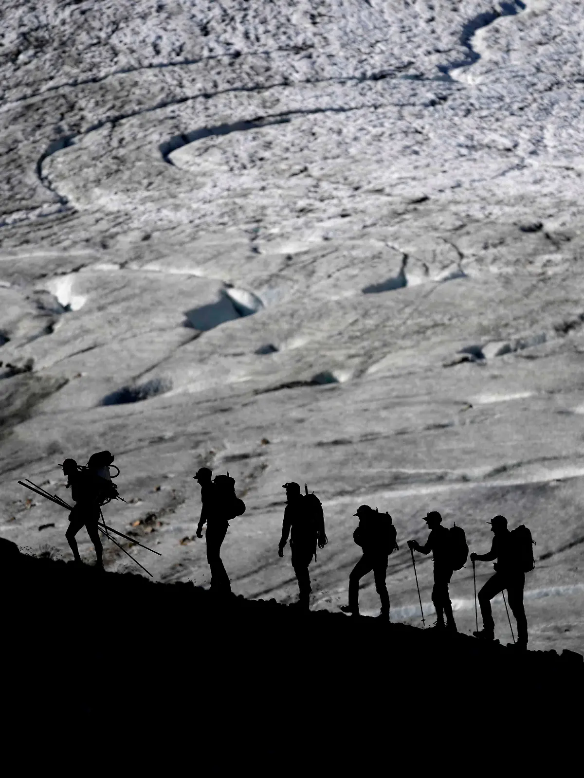 Ein deutscher Wanderer (69) stürzt beim Abstieg vom Großen Rettenstein rund 100 Meter in die Tiefe und stirbt trotz Reanimation. (Symbolbild)