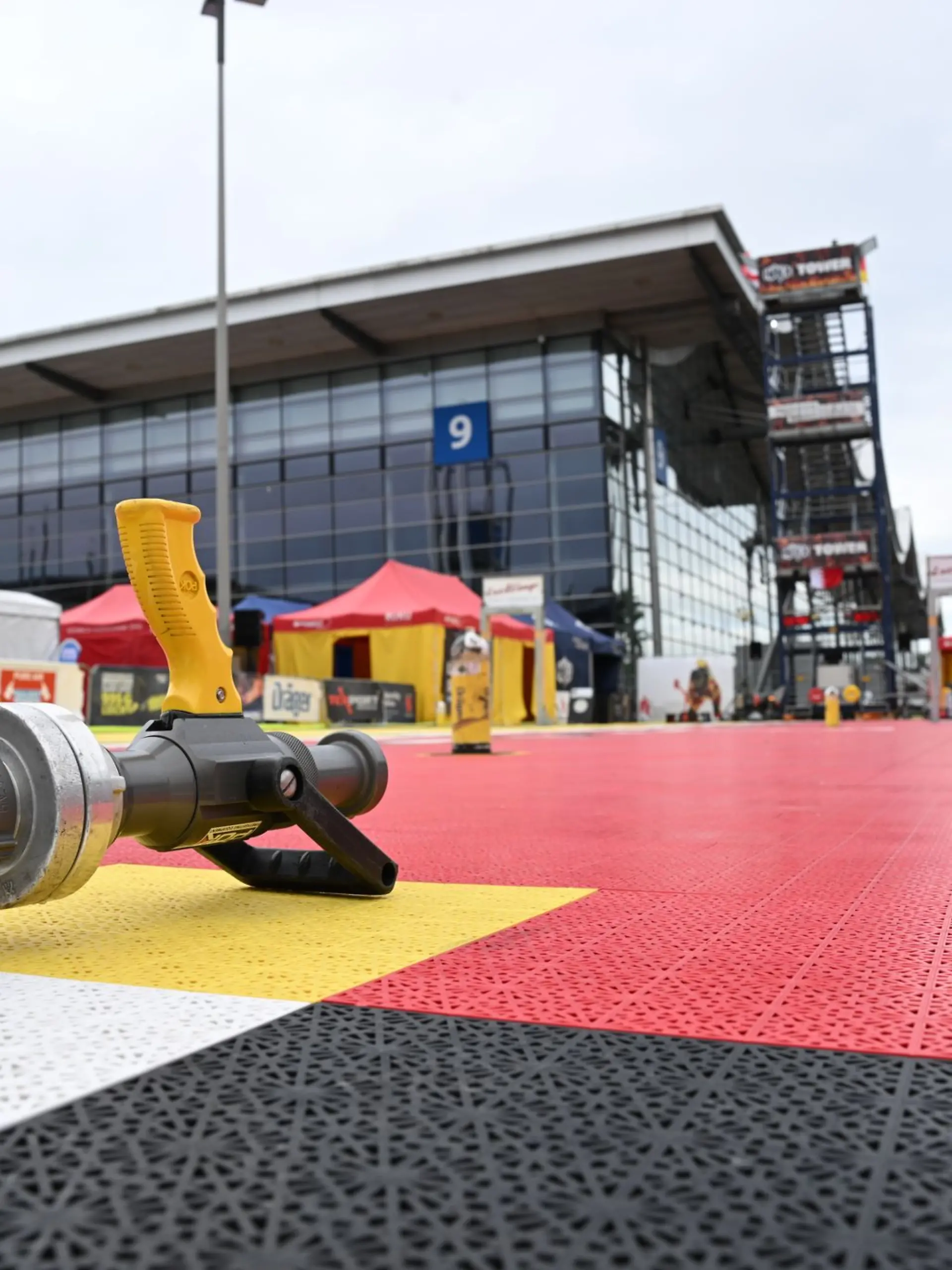 Bild zu: "Mann stirbt bei Feuerwehr-Wettkampf auf Messe"