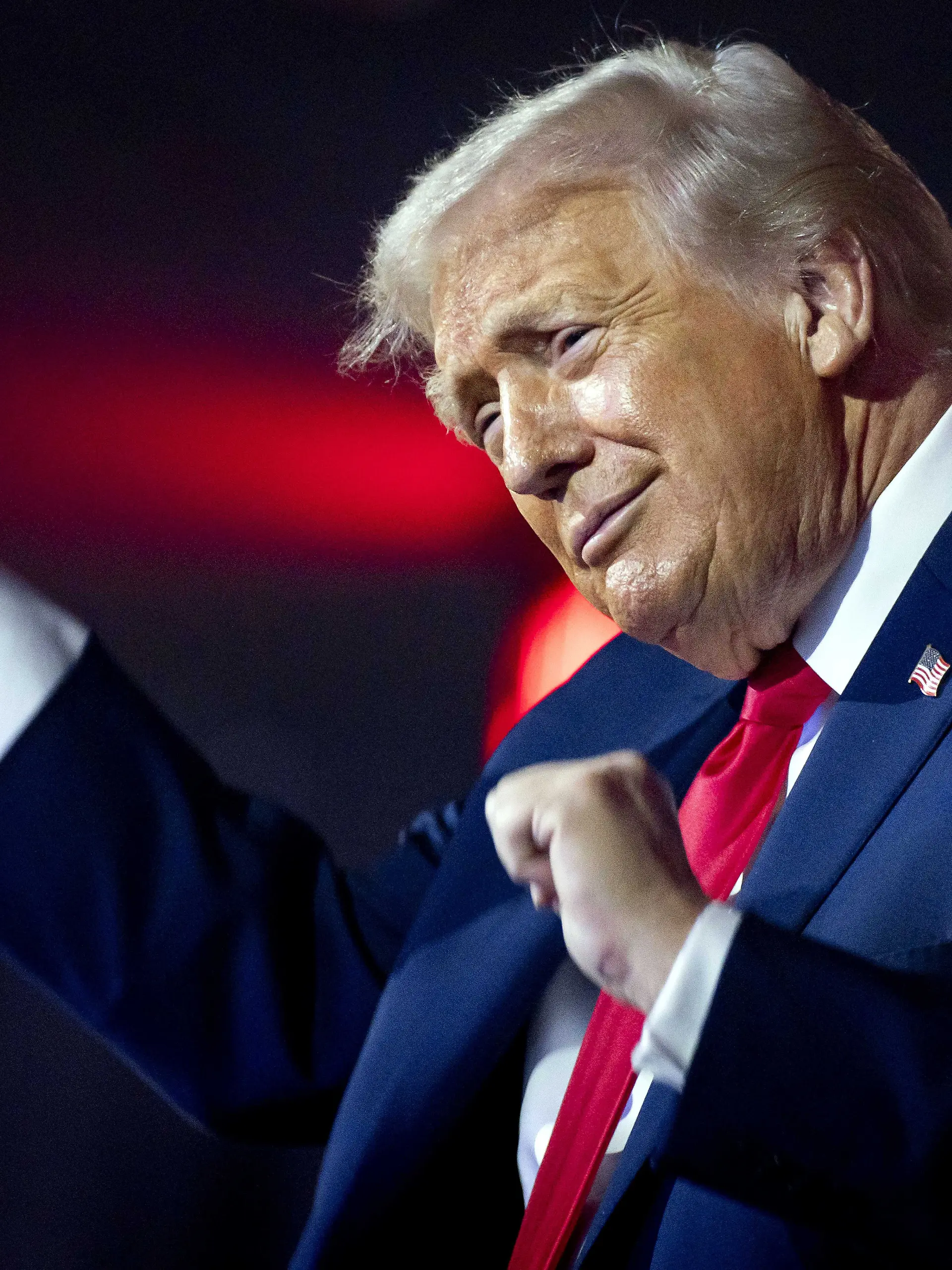 2025-12-05 20:12:44 WASHINGTON US-Präsident Donald Trump tanzt während der Auslosung der Fußball-Weltmeisterschaft 2026 in den USA zu YMCA von den Village People. ANP KOEN VAN WEEL
