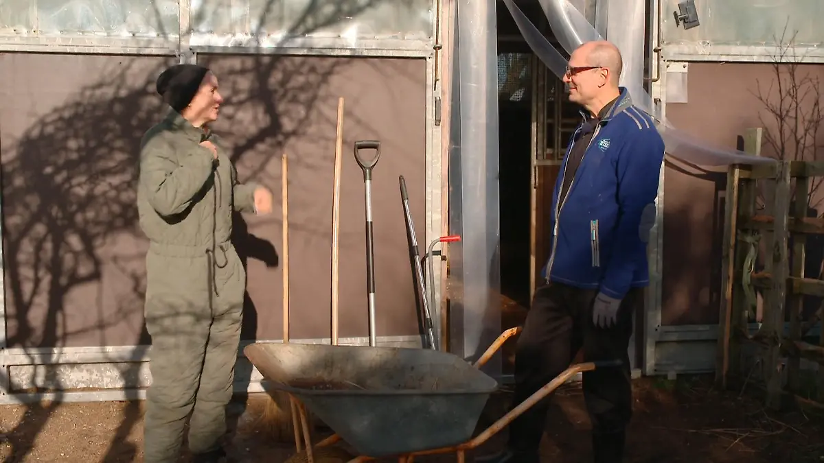 Nadine schaut genau hin, wie gut der Hofalltag mit Ron passt Ron im Fokus