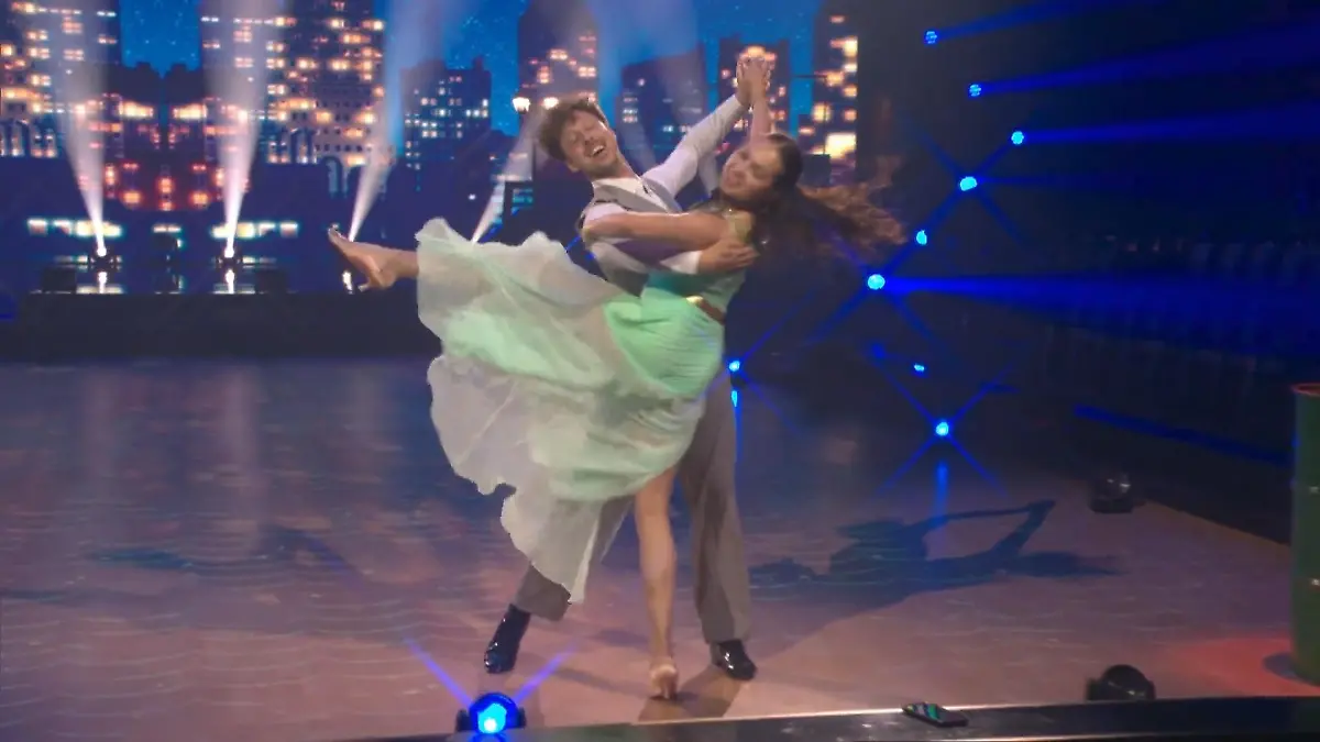 Wenn Profi mit Profi tanzt, dann entsteht auf dem „Let’s Dance”-Parkett eine ganz besondere Dynamik. 