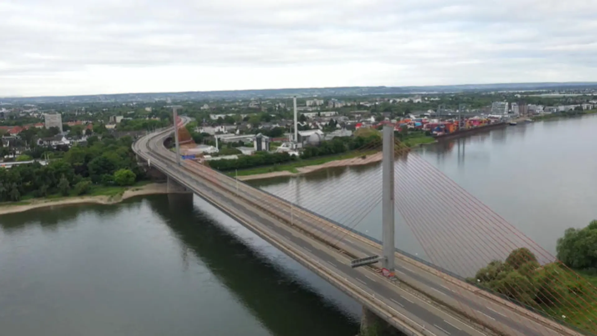Bonner Nordbrücke gesperrt. Anwohner beklagen Risse und Schäden nach Sperrung. Sanierungsbedürftige und marode Brücken