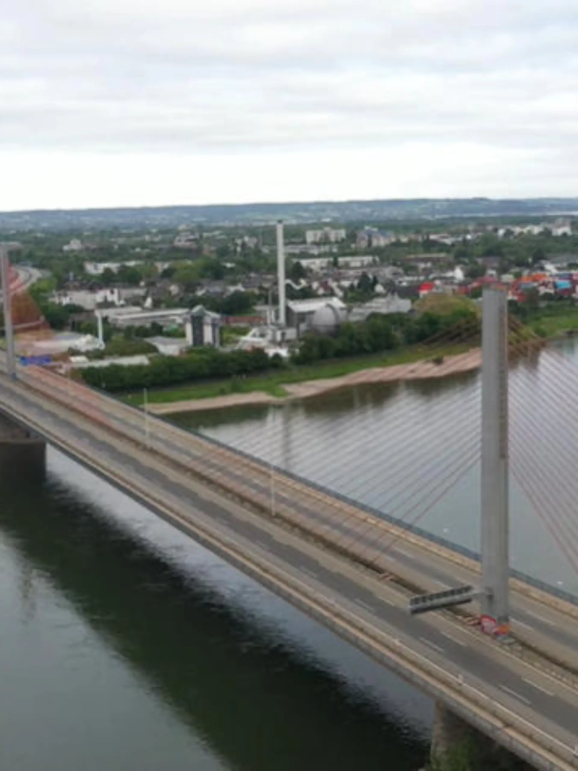 Bild zu: "Bonner Nordbrücke gesperrt. Anwohner beklagen Risse und Schäden nach Sperrung."