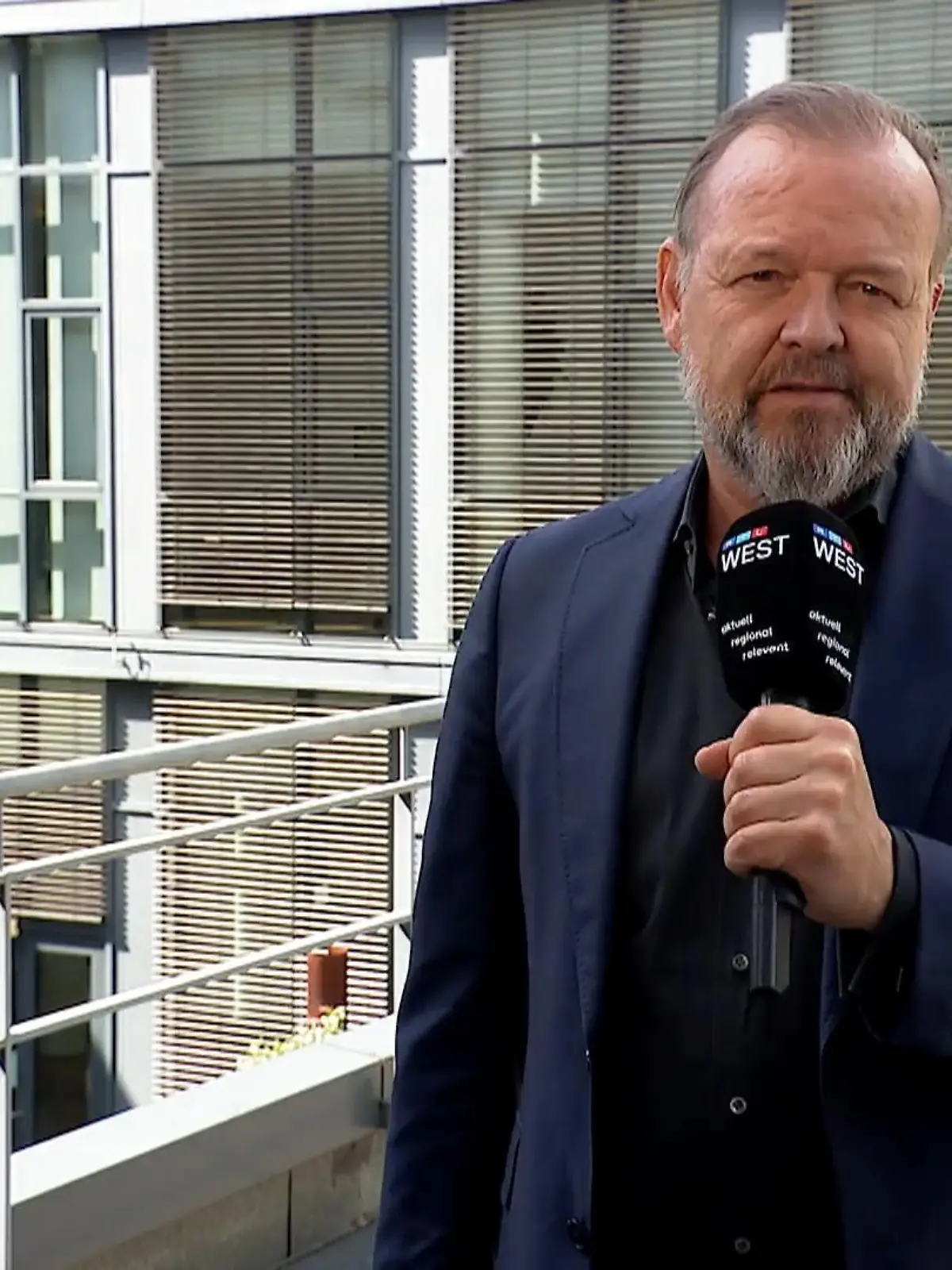 Bild zu: "Kommentar zum Brückendestaster"