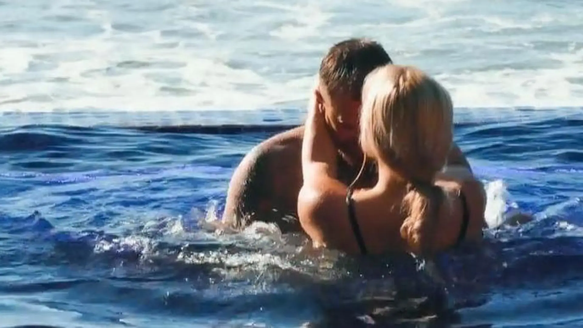 Bild von SEXkalation bei „Ex on the Beach"! Diese Kandidaten vergnügen sich im Pool