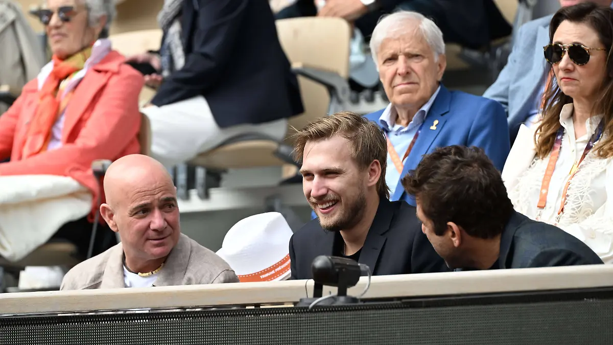 Tennis -Internationaux de France - Roland Garros 2026 - ITF - 05/06/2026 - Tennis -Internationaux de France - Roland Garros 2026 - ITF - 05/06/2026 - demi finale Alexander Zverev Allemagne contre Jakob Minsik republic Tcheque - Jaden Agassi fils d Andre Agassi et de Steffi Graf dans la tribune presidentielle ParisFrance PUBLICATIONxNOTxINxFRAxBEL Copyright: xChryslenexCaillaud/Psnewzx