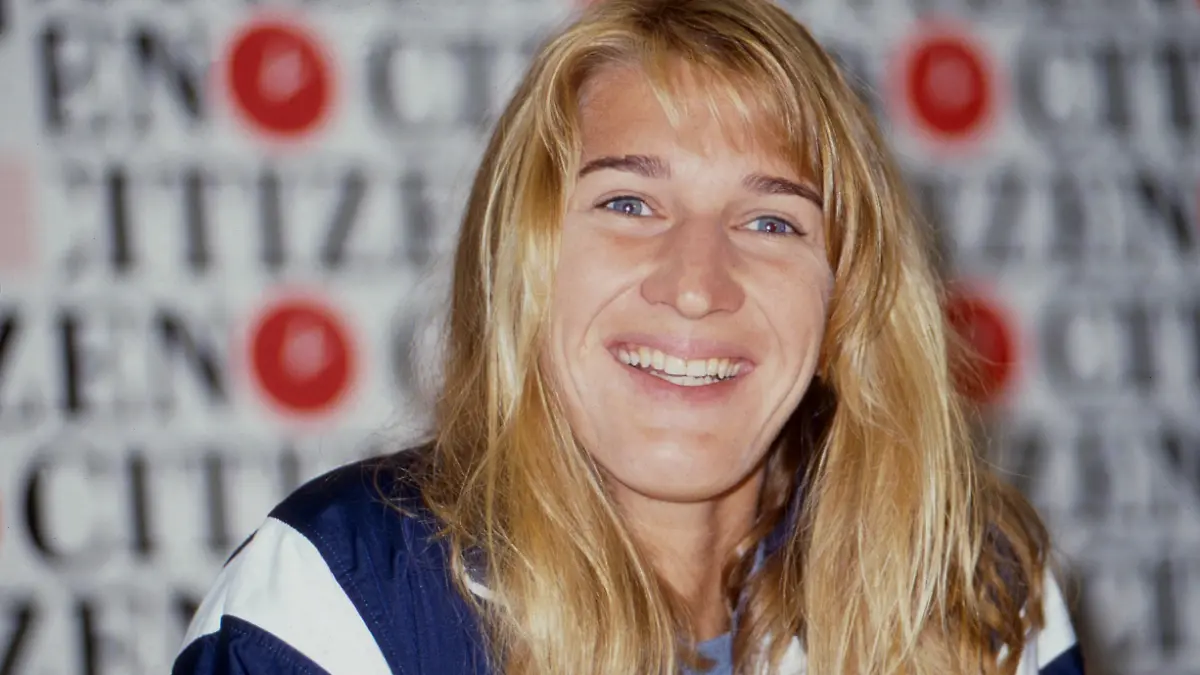 Stefanie Maria Steffi Graf, deutsche Tennisspielerin und Golden-Slam-Gewinnerin, lächelnd bei einer Pressekonferenz, Deutschland um 1990.