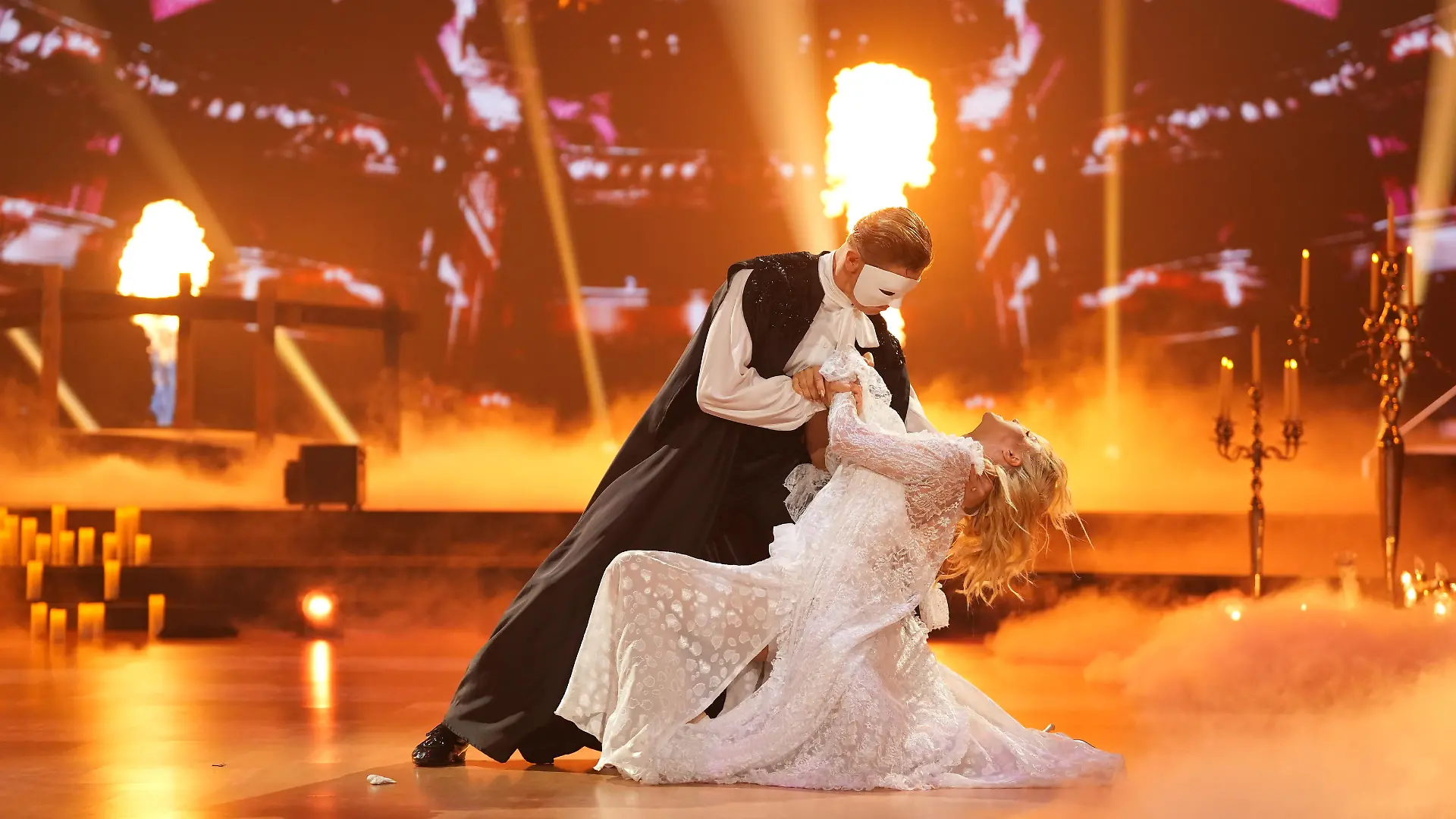 Bild von Kathrin Menzinger und Paul Lorenz verzaubern mit Wiener Walzer aus „Phantom der Oper“