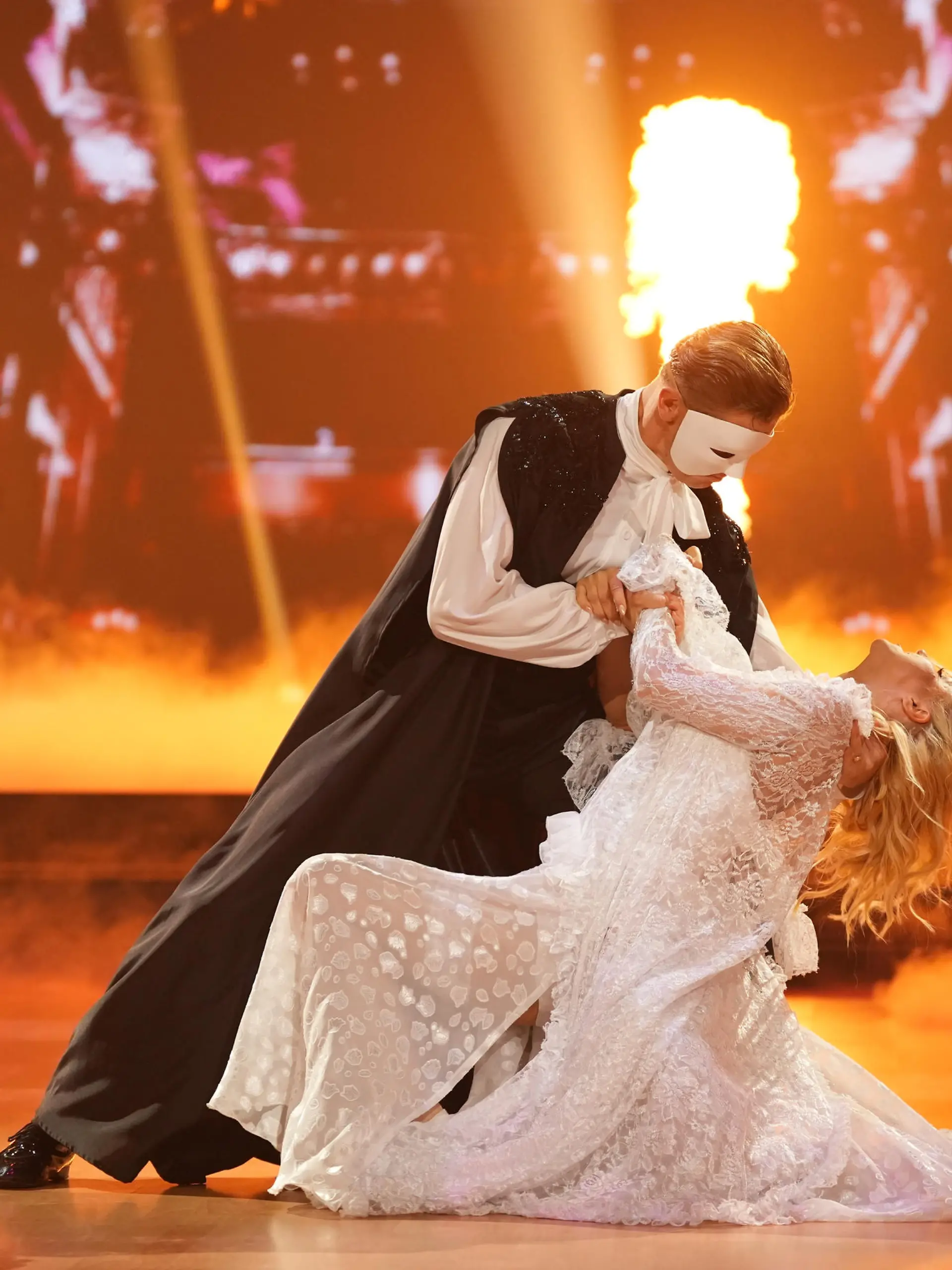 Bild zu: "Kathrin Menzinger und Paul Lorenz verzaubern mit Wiener Walzer aus „Phantom der Oper“"