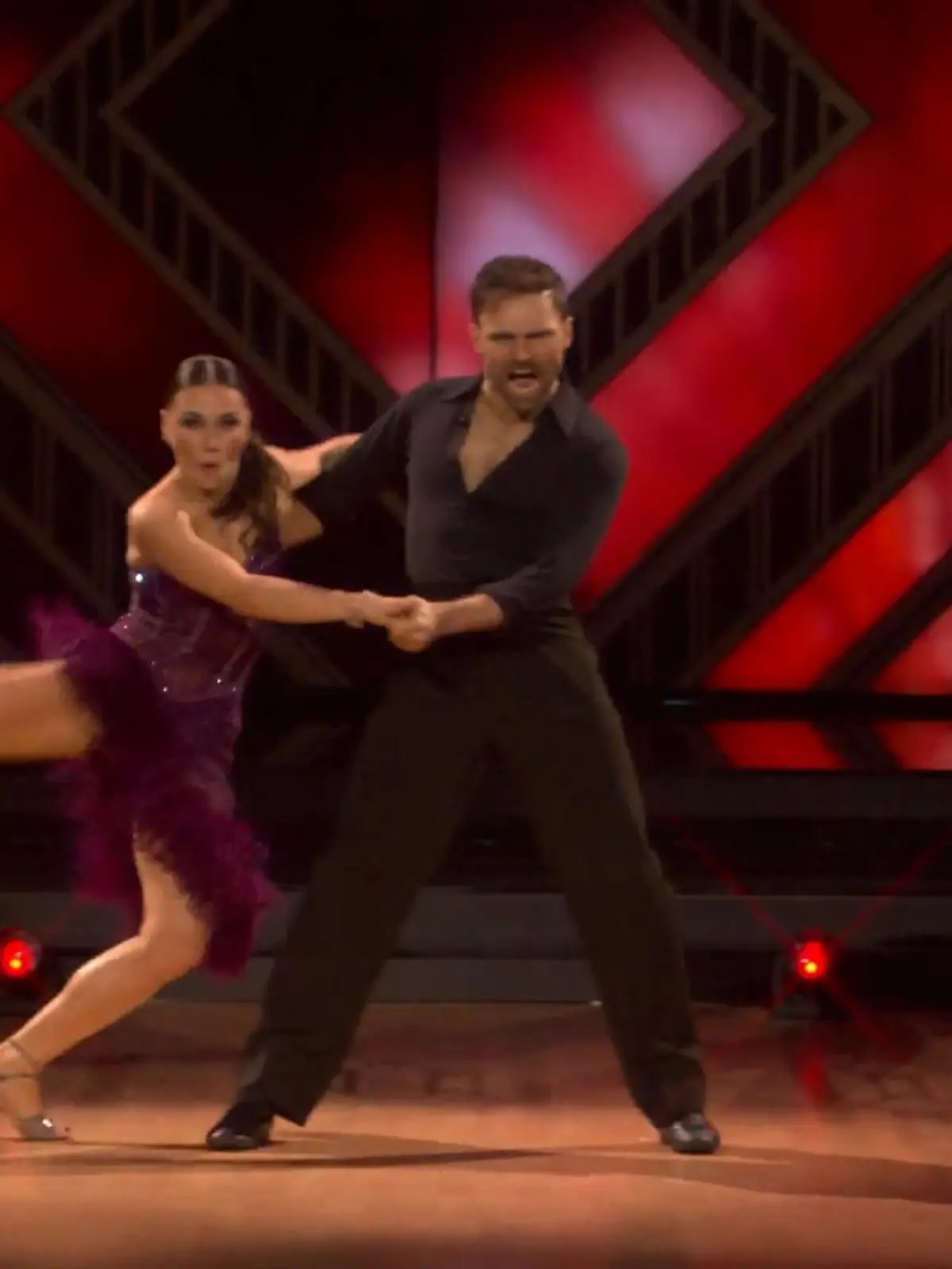 Bild zu: "Anastasia Maruster und Vadim Garbuzov fusionieren gekonnt Slowfox und Paso Doble"