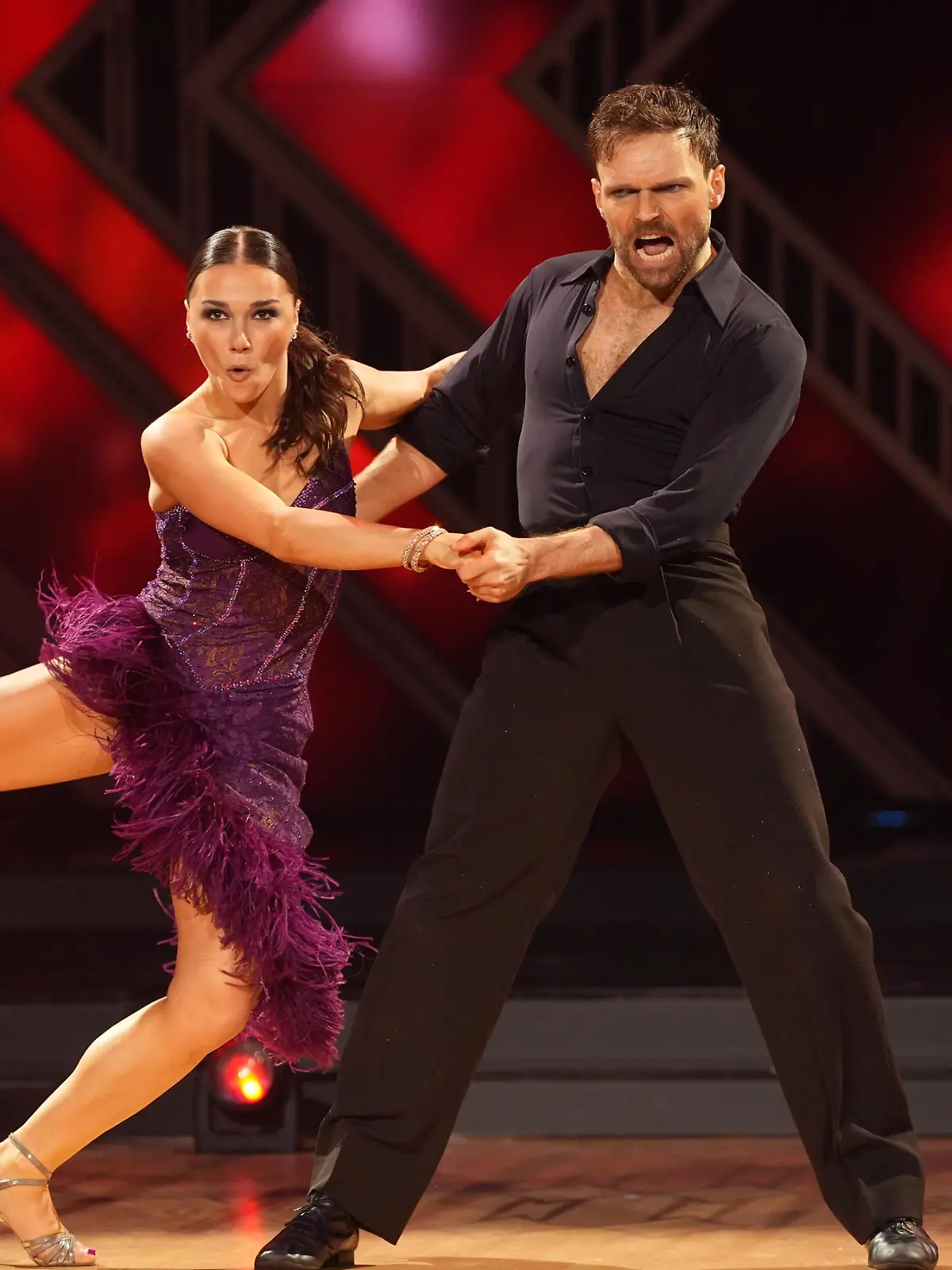 Bild zu: "Vadim Garbuzov und Anastasia Maruster wagen die Fusion aus Slowfox und Paso Doble"
