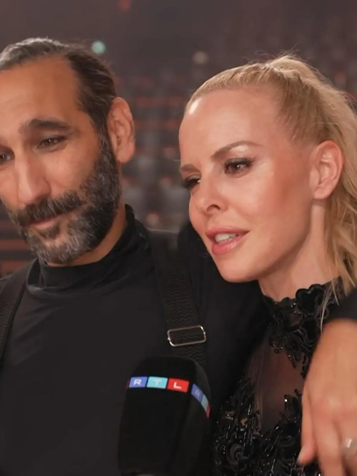 Bild zu: "Was bedeutet der Kuss von Massimo Sinató und Isabel Edvardsson?"