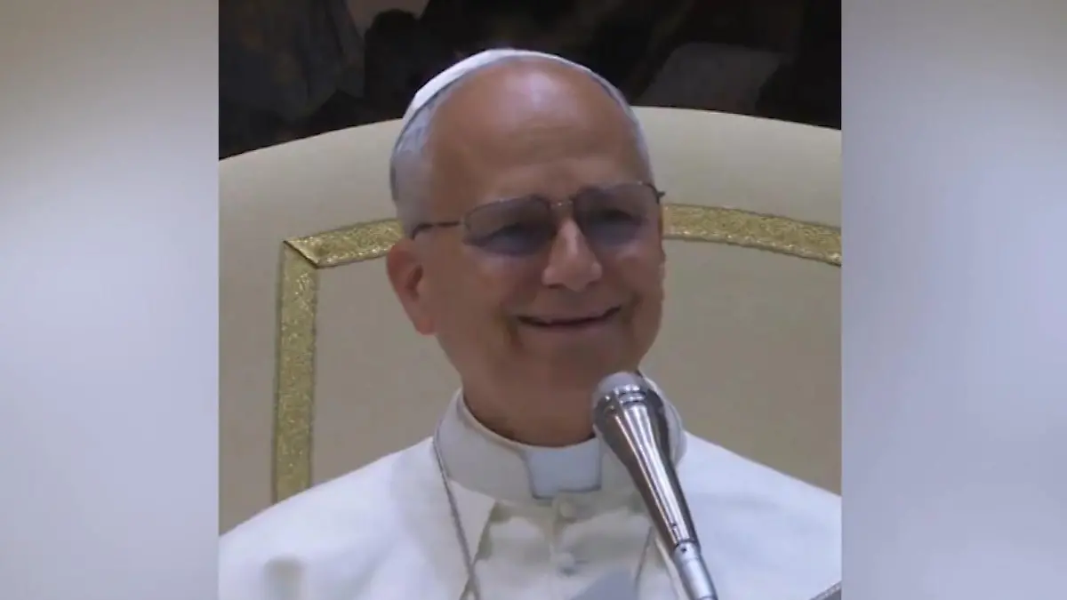 Papst Leo XIV. kommt zu spät – und scherzt über deutsche Pünktlichkeit „Ich bin ein Ausländer.“