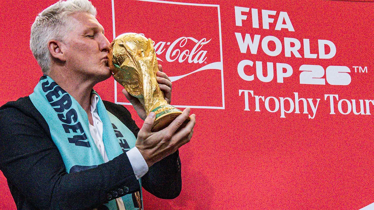 Für Bastian Schweinsteiger ist Frankreich der Topfavorit bei der WM. (Archivbild)