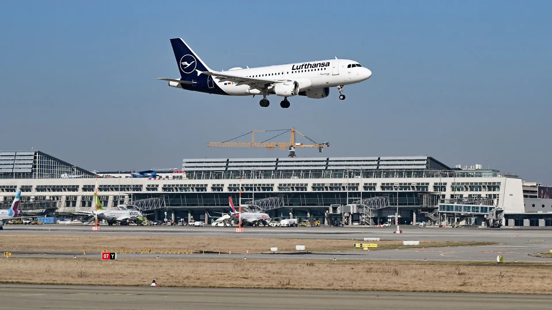 Eine Lufthansa-Maschine musste in Stuttgart zwischenlanden. (Archivbild)